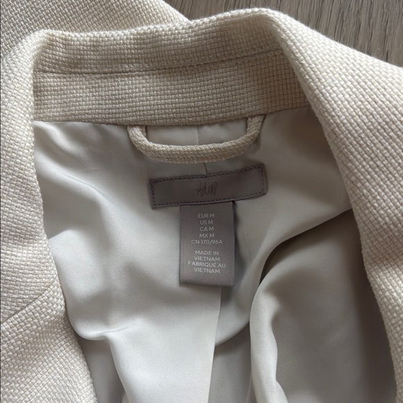 H&M Elegant Cream Blazer - Picture 2 of 6